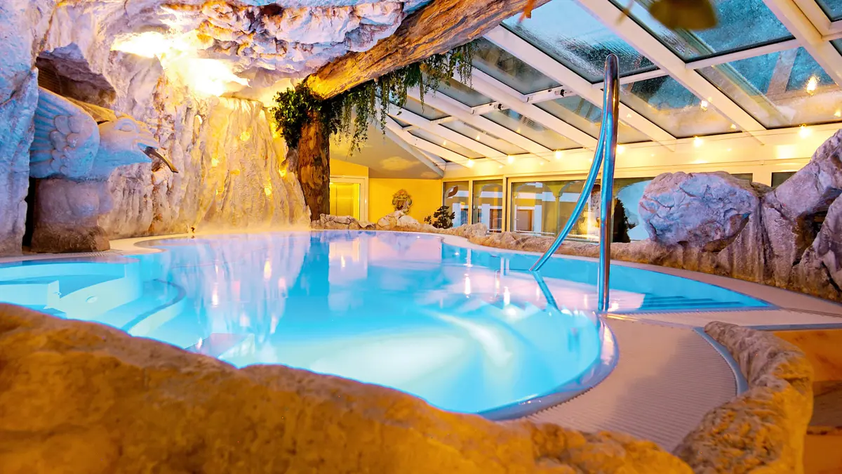 Hotel Bauer Saalbach Pool 2