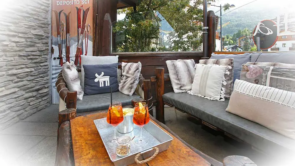 Hotel Assietta Sauze Doulx (16) Apres Sun Terrace Bar
