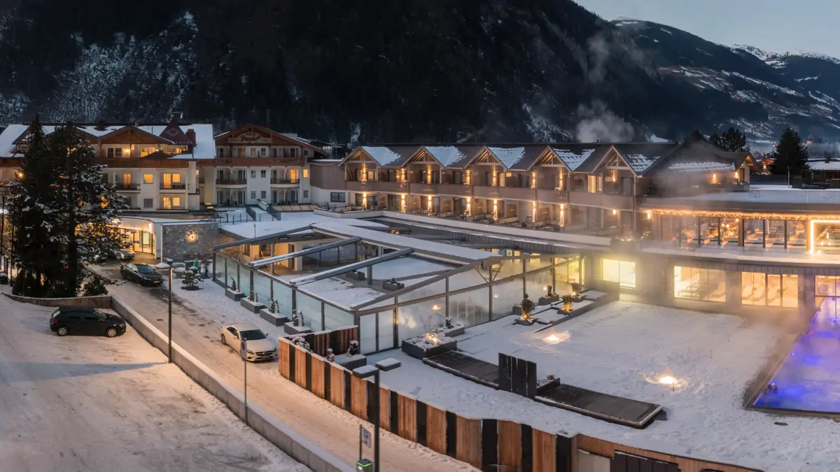 Hotel Berghof Mayrhofen Exterior Winter (2)