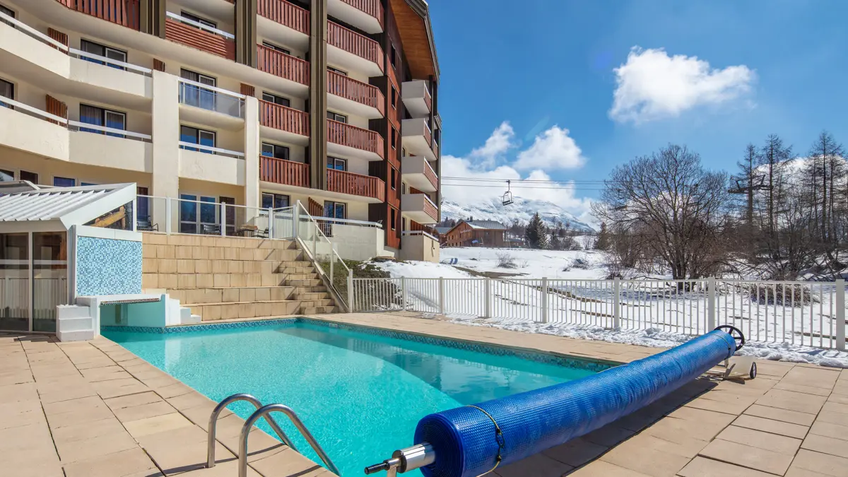 Les Bergers Apartments Alpe D'huez Outdoor Pool 2