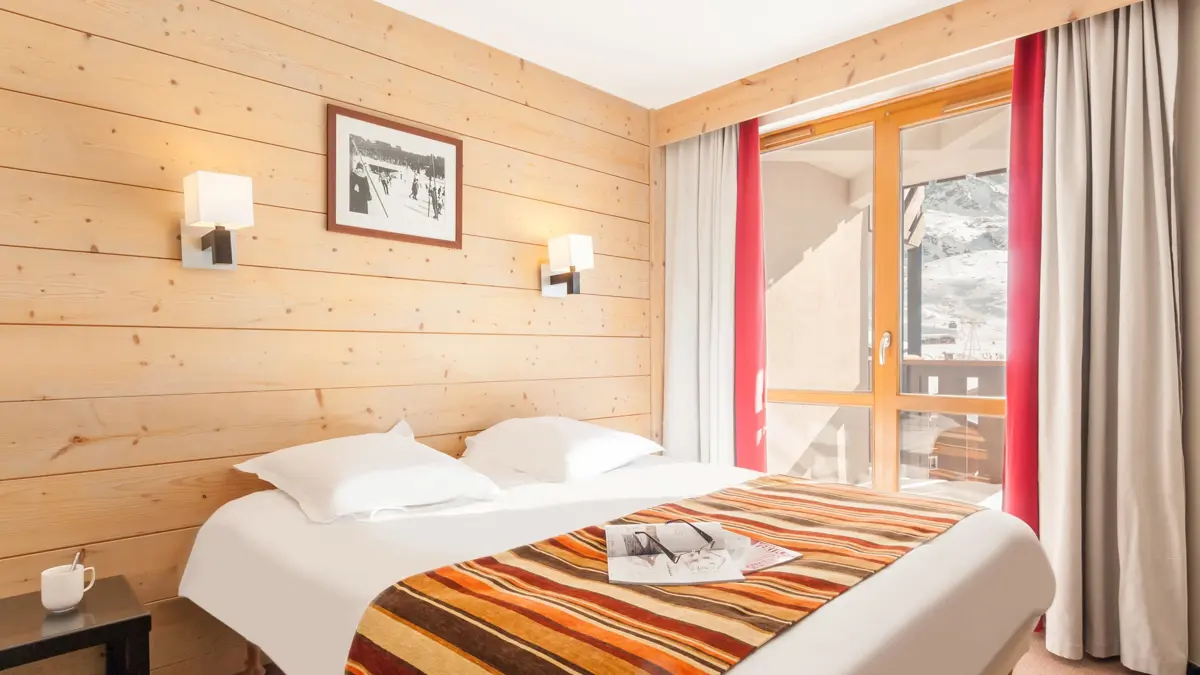 Le Tikal Apartments Val Thorens Typical Double Bedroom 2