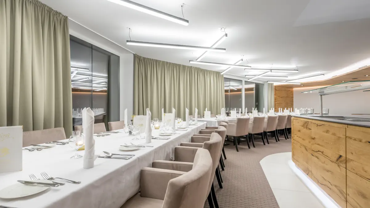 Hotel Grischuna St Anton Dining Room (8)
