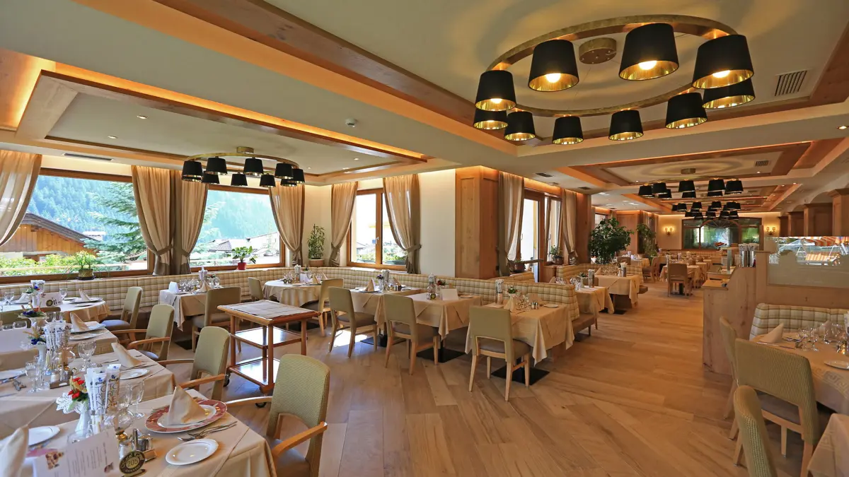 Inghams Italy Dolomites Canazei Hotel Cesa Tyrol Restaurant 2