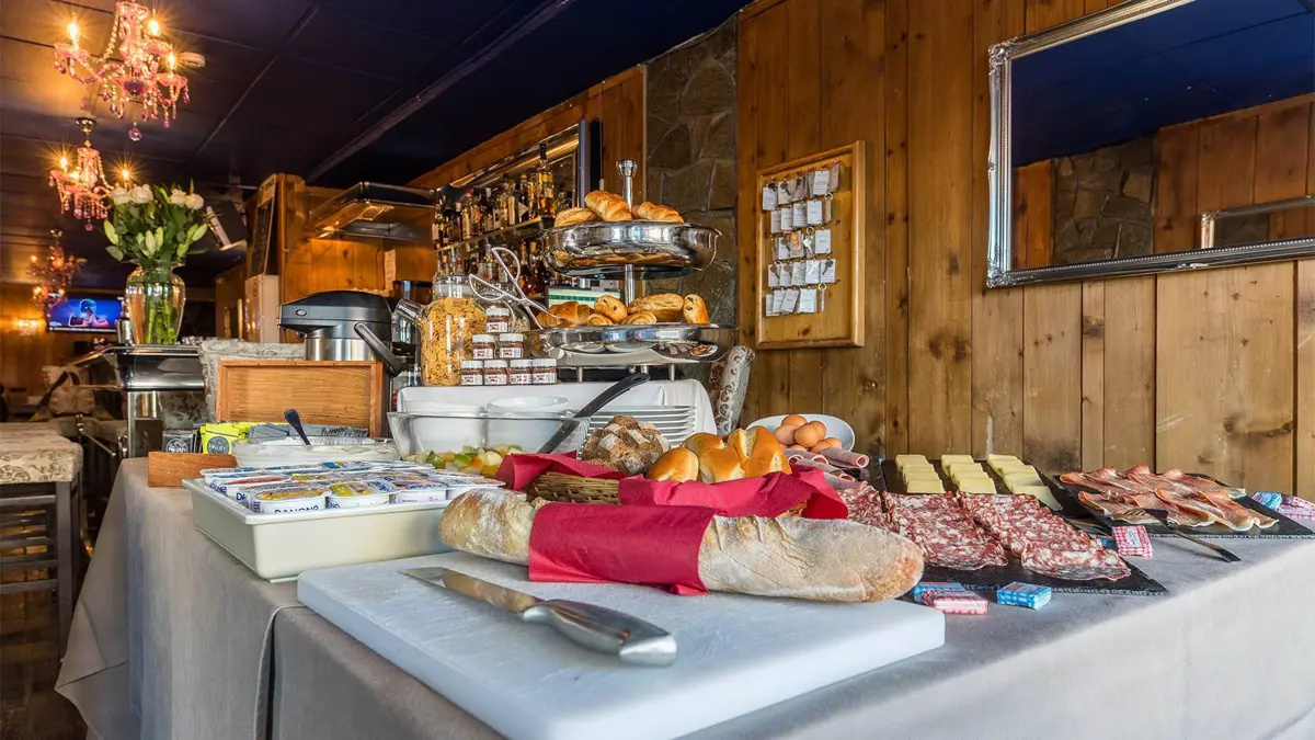 Hotel Olympic Courchevel Breakfast Buffet
