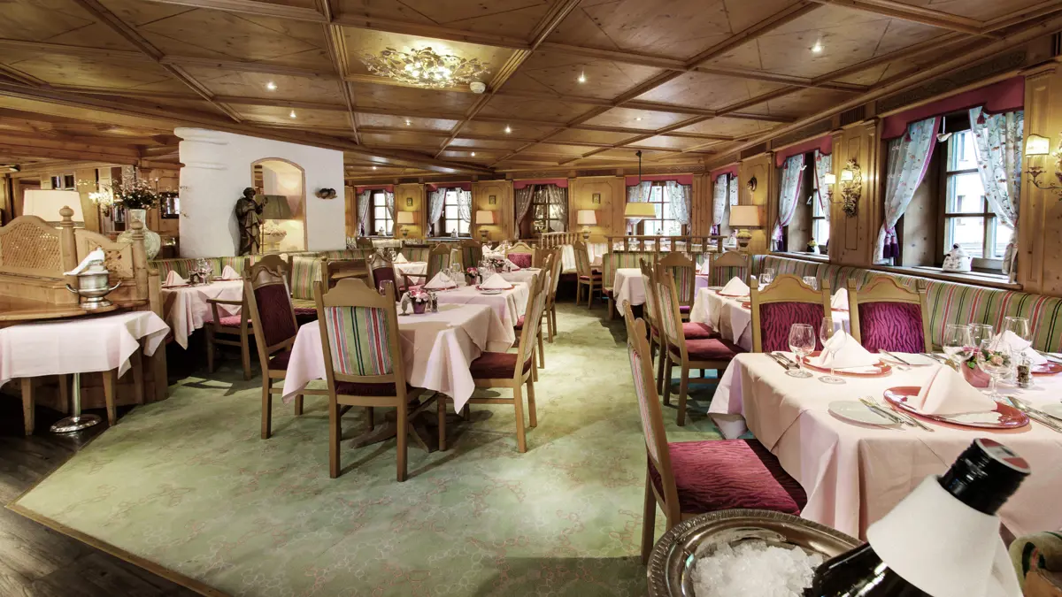 Hotel Bauer Saalbach Dining Room 2