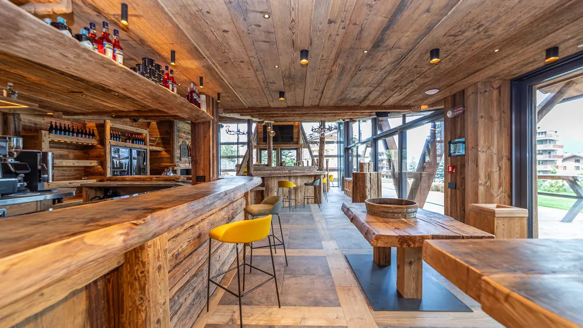 Inghams Italy Via Lattea Sauze D'oulx Hotel Avalanche Bar (6)