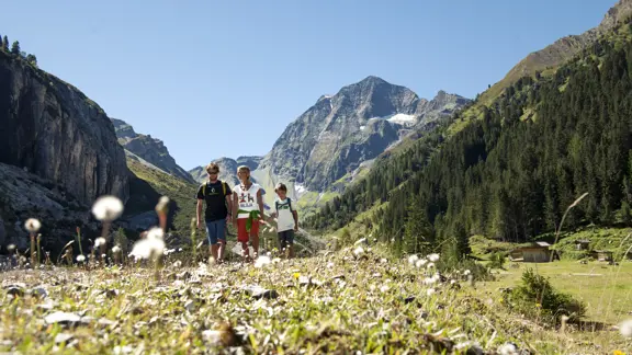 Neustift Family In Pinnis Valley Copyright TVB Stubai Tirol Andre Schoenherr