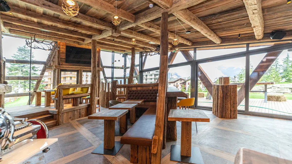 Inghams Italy Via Lattea Sauze D'oulx Hotel Avalanche Bar (8)
