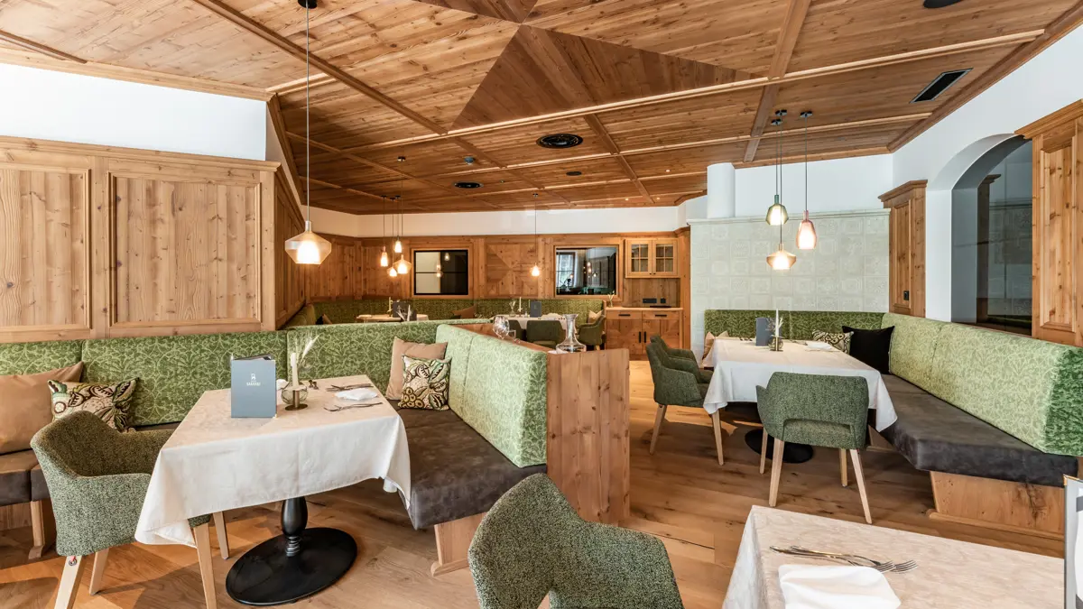 Hotel Berghof Mayrhofen Dining Area