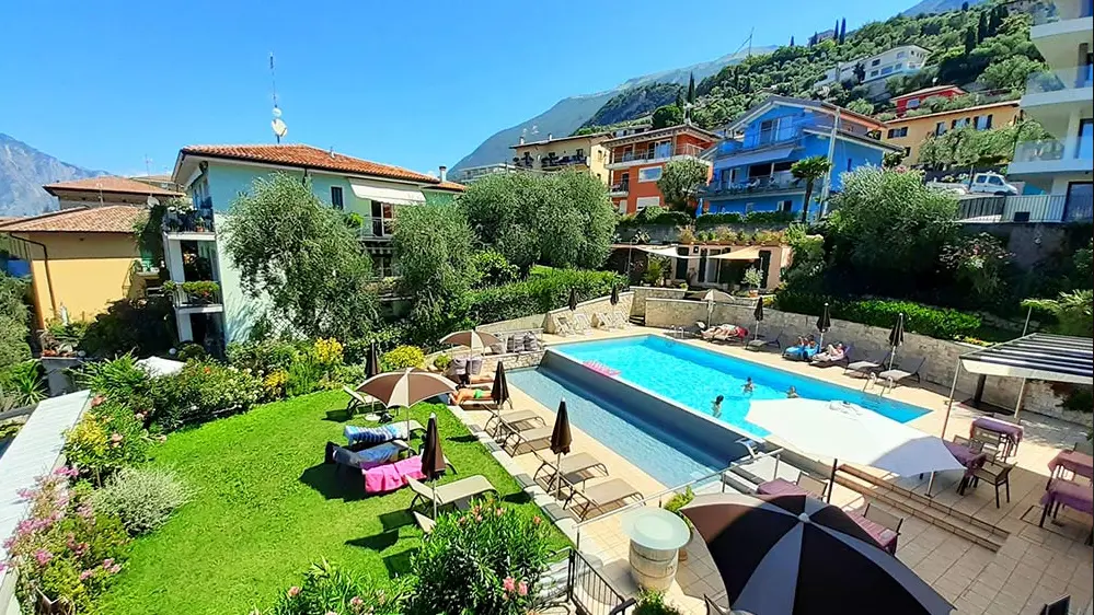Hotel Antonella Malcesine Pool View
